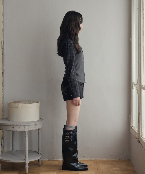 LiLIN(リリン)の「ビスチェレイヤードシャツトップス / bustier layered shirt top(シャツ/ブラウス・レディース・アイボリー/チャコールグレー・FREE)」の13枚目の写真