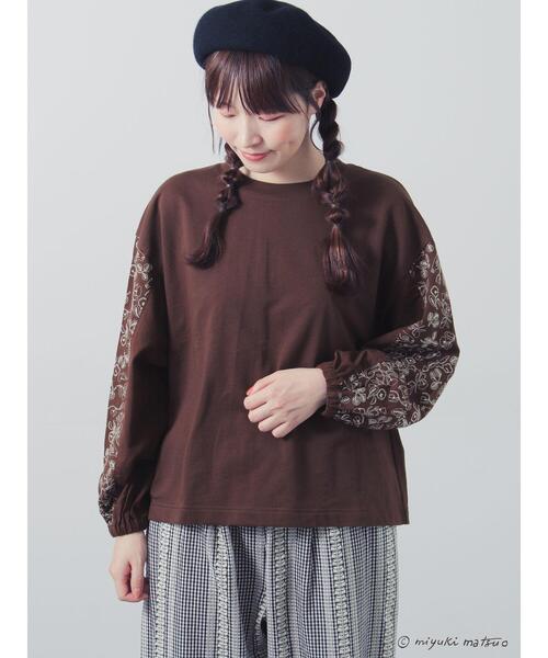 Samansa Mos2(サマンサ モスモス)の「【miyuki matsuo×Samansa Mos2】刺繍PO(Tシャツ/カットソー・レディース・チャコールグレー/キナリ/ブラウン・F)」の9枚目の写真