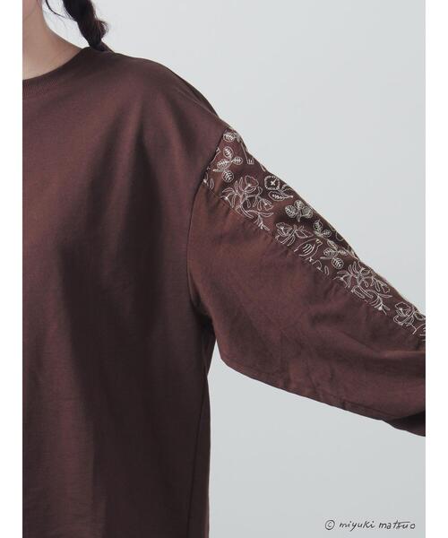 Samansa Mos2(サマンサ モスモス)の「【miyuki matsuo×Samansa Mos2】刺繍PO(Tシャツ/カットソー・レディース・チャコールグレー/キナリ/ブラウン・F)」の14枚目の写真