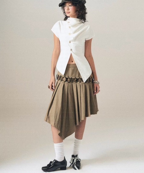 into.eight(イントゥエイト)の「【into.eight】Elite Top / 【イントゥエイト】ハイネックアシンメトリーボタン半袖シャツ(シャツ/ブラウス・レディース・ホワイト/グレー/ブラック・S)」の14枚目の写真