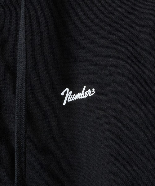 NUMBER (N)INE(ナンバーナイン)の「FIRM COTTON LIGHT SHORT PILE PULLOVER SWEAT HOODIE / ファーム コットン ライト ミニ裏毛 ワンポイント ロゴプリント スウェット プルオーバー パーカー(パーカー・メンズ・ブラック/トップグレー・M/L/XL)」の5枚目の写真