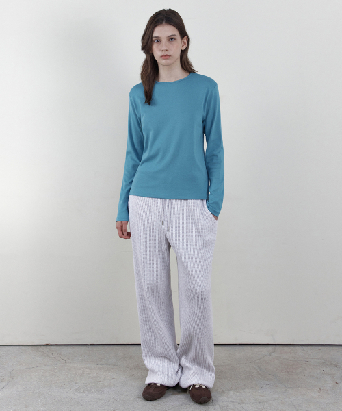 WEDNESDAYOASISFORWOMEN(ウェンズデー オアシス フォー ウーマン)の「カラーラウンドネック長袖Tシャツ_BLUE(WB6TP47)(Tシャツ/カットソー・レディース・ブルー・FREE)」の3枚目の写真