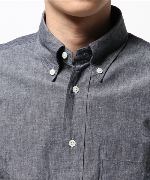 BEAMS LIGHTS Men's(ビームスライツ メンズ)の「Manual Alphabet / 6.5ozせルビッチシャンブレーボタンダウンシャツ(シャツ/ブラウス・メンズ・ブルー・SMALL/MEDIUM/LARGE/X-LARGE)」の4枚目の写真