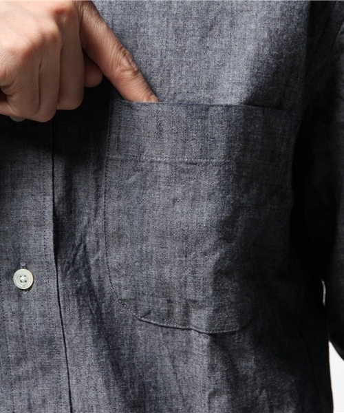 BEAMS LIGHTS Men's(ビームスライツ メンズ)の「Manual Alphabet / 6.5ozせルビッチシャンブレーボタンダウンシャツ(シャツ/ブラウス・メンズ・ブルー・SMALL/MEDIUM/LARGE/X-LARGE)」の6枚目の写真