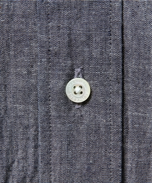 BEAMS LIGHTS Men's(ビームスライツ メンズ)の「Manual Alphabet / 6.5ozせルビッチシャンブレーボタンダウンシャツ(シャツ/ブラウス・メンズ・ブルー・SMALL/MEDIUM/LARGE/X-LARGE)」の8枚目の写真