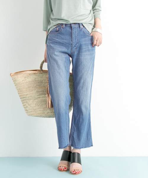 URBAN RESEARCH（アーバンリサーチ）の「UR コーンデニムパンツ（デニムパンツ・レディース・ブルー系その他/ライトインディゴブルー・36/38）」の2枚目の写真