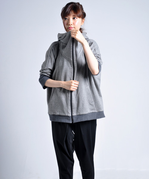 AVIE（アビィ）の「テントライン裏毛ライトパーカー（パーカー・レディース・グレー/ブラック・38）」の18枚目の写真