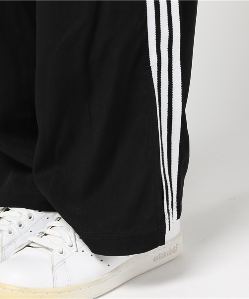 adidas（アディダス）の「オリジナルス パンツ[SIDE-SLIT CREPE TRACK PANTS AE]（その他パンツ・レディース・ブラック・SMALL/MEDIUM/LARGE）」の8枚目の写真