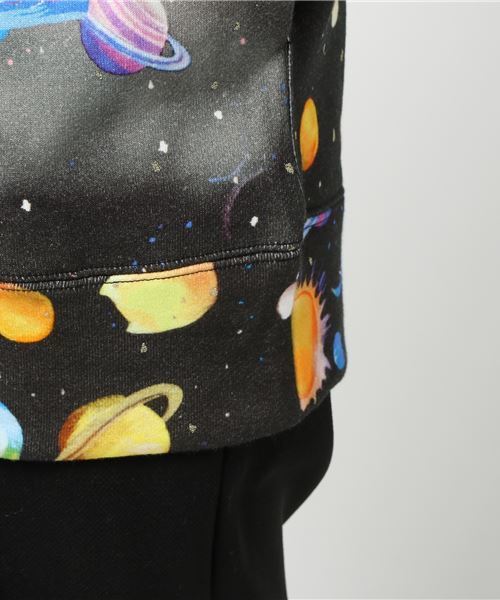 TSUMORI CHISATO ファー装飾 変形スウェット　日本製 N1146 TSUMORI CHISATO（ツモリチサト）の「TCﾕﾆﾊﾞｰｽｸﾞﾗﾌｨｯｸT