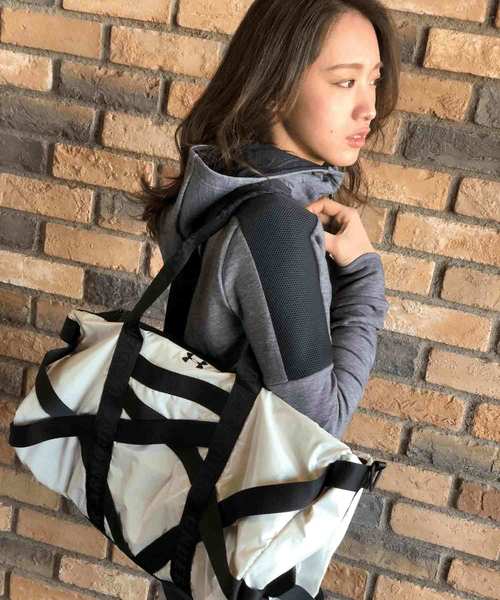 UNDER ARMOUR(アンダーアーマー)の「レディース ダッフルバッグ / ウーマンズダッフル<This Is It>(ショルダーバッグ・レディース・ブラック/グリーン・ONESIZE)」の6枚目の写真