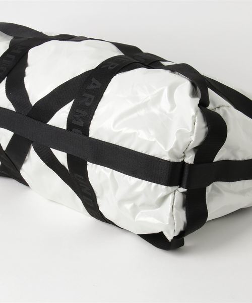 UNDER ARMOUR(アンダーアーマー)の「レディース ダッフルバッグ / ウーマンズダッフル<This Is It>(ショルダーバッグ・レディース・ブラック/グリーン・ONESIZE)」の4枚目の写真