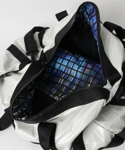 UNDER ARMOUR(アンダーアーマー)の「レディース ダッフルバッグ / ウーマンズダッフル<This Is It>(ショルダーバッグ・レディース・ブラック/グリーン・ONESIZE)」の3枚目の写真