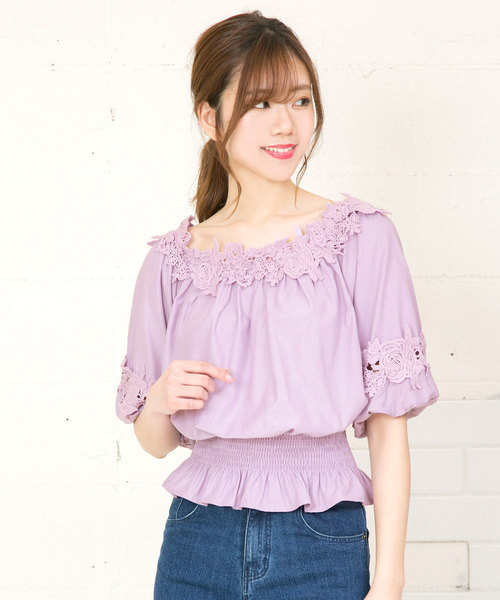 KOBE LETTUCE（コウベレタス）の「オフショルダー⇔Uネックの2WAY★胸元レースオフショルブラウス/レディーストップス[C3173]神戸レタス（シャツ/ブラウス・レディース・パープル/サックスブルー/ブラック/オフホワイト・FREE）」の4枚目の写真