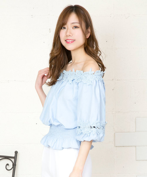 KOBE LETTUCE（コウベレタス）の「オフショルダー⇔Uネックの2WAY★胸元レースオフショルブラウス/レディーストップス[C3173]神戸レタス（シャツ/ブラウス・レディース・パープル/サックスブルー/ブラック/オフホワイト・FREE）」の3枚目の写真
