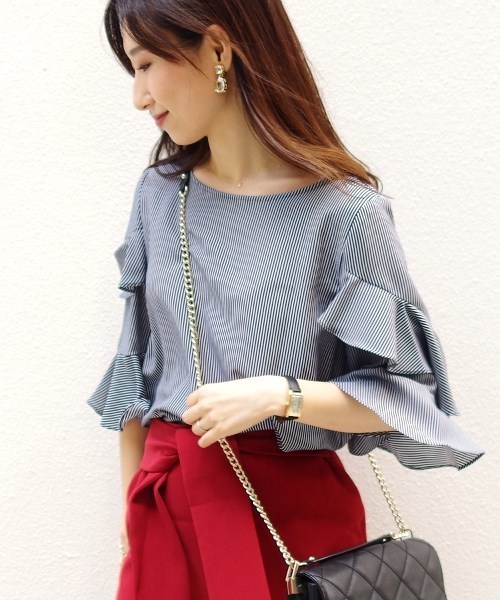 NARACAMICIE（ナラカミーチェ）の「ソフトストレッチジョーゼットフリル袖ブラウス（シャツ/ブラウス・レディース・ブラック/ネイビー/ホワイト・MEDIUM/LARGE/SMALL）」の3枚目の写真