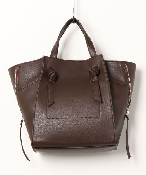 U（ユー）の「2way リエール ジッパートートバッグ M ショルダー付き（ビジネスバッグ・レディース・ブラック/モカ/アイボリー/ワイン/ライトベージュ/ベージュ系その他/ブラウン/ブルー系その他/キャメル/グリーン系その他/グレー/ボルドー/シルバー/ブルー・FREE）」の5枚目の写真