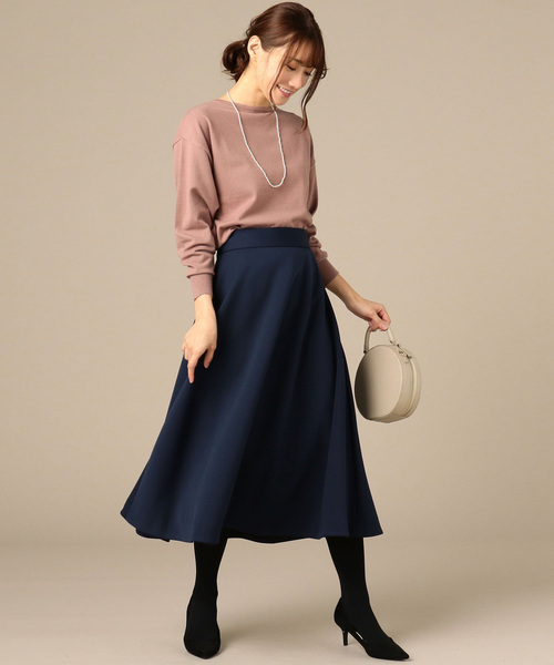 Doux archives（ドゥアルシーヴ）の「TINAネックレス付ボートプルオーバー（ニット/セーター・レディース・ブラック/パープル/モカ/ホワイト×ブラック・MEDIUM）」の3枚目の写真