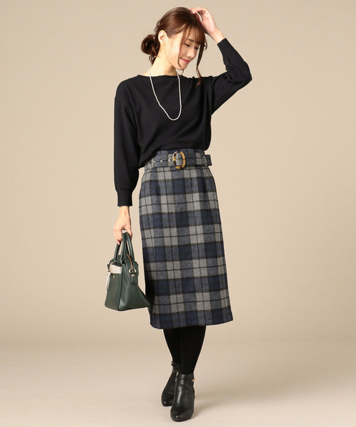 Doux archives（ドゥアルシーヴ）の「TINAネックレス付ボートプルオーバー（ニット/セーター・レディース・ブラック/パープル/モカ/ホワイト×ブラック・MEDIUM）」の11枚目の写真