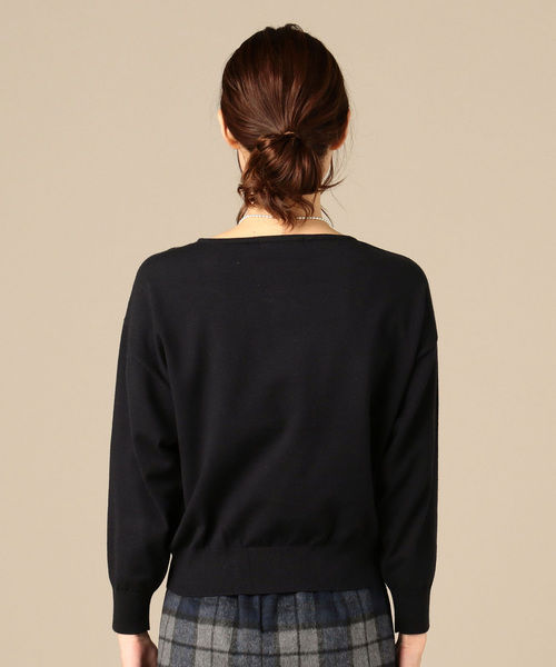 Doux archives（ドゥアルシーヴ）の「TINAネックレス付ボートプルオーバー（ニット/セーター・レディース・ブラック/パープル/モカ/ホワイト×ブラック・MEDIUM）」の15枚目の写真