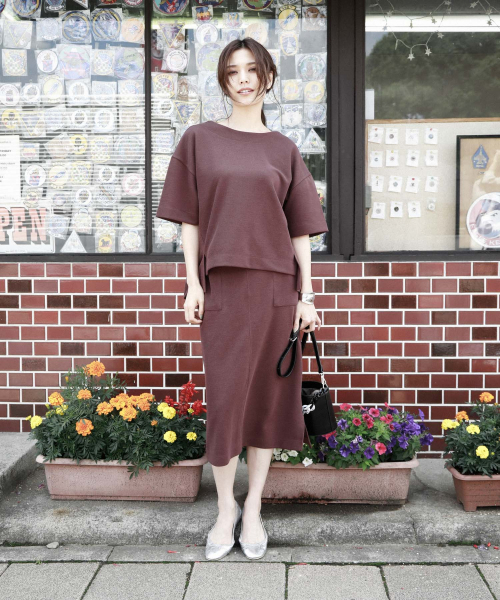 BAYFLOW(ベイフロー)の「カットソータイトスカート(スカート・レディース・ベージュ/ネイビー/ブラウン・SMALL/MEDIUM)」の4枚目の写真