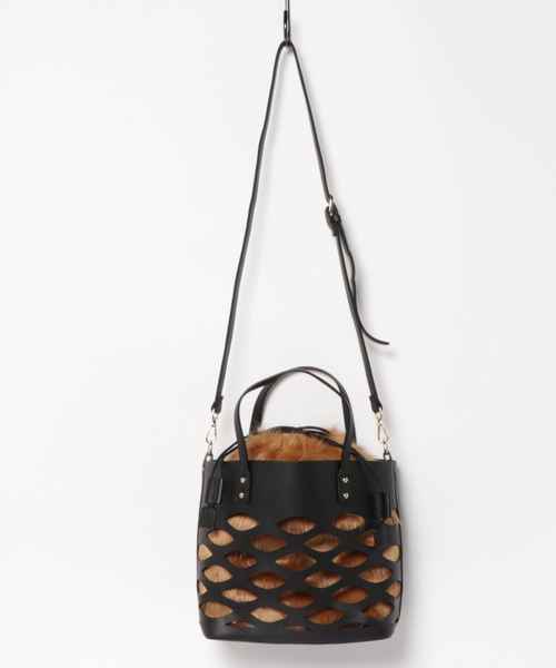 m.f.editorial(エムエフエディトリアル)の「エムエフエディトリアルレディース/m.f.editorial:Women ファー巾着付ハンドバッグ(ハンドバッグ)」|ブラック