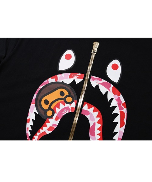 A BATHING APE(アベイシングエイプ)の「ABC CAMO MILO SHARK TEE M(Tシャツ/カットソー・メンズ・ホワイト×グリーン/ホワイト×ネイビー/ブラック×ブルー/ブラック×グリーン/ホワイト×ピンク/ブラック×ピンク・SMALL/MEDIUM/LARGE/X-LARGE/XX-LARGE/XXX-LARGE)」の8枚目の写真