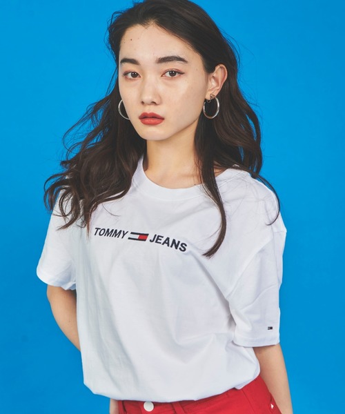 tommy jeans(トミー ジーンズ)の「ベーシック 刺繍 ロゴ Tシャツ(Tシャツ/カットソー・レディース・ネイビー/レッド/ホワイト/ピンク・SMALL/MEDIUM/LARGE/X-SMALL)」の7枚目の写真