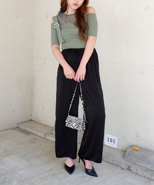 SPIRALGIRL（スパイラルガール）の「アシンメトリーシースルートップス（Tシャツ/カットソー・レディース・グリーン/ブラウン/ブラック・FREE）」の15枚目の写真