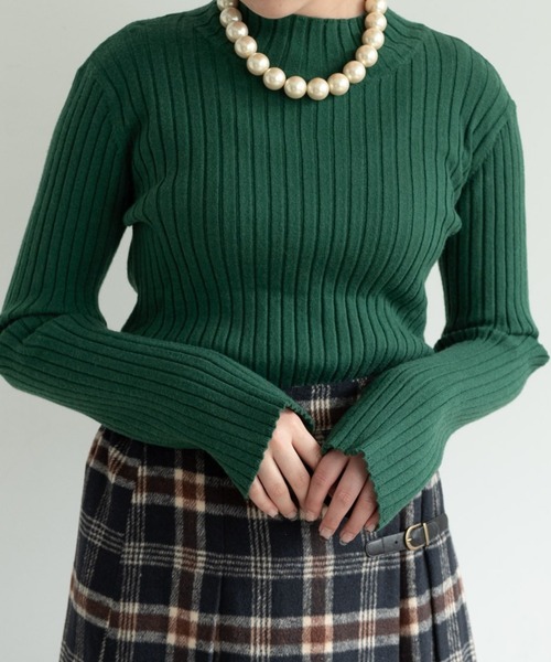 MERLOT(メルロー)の「カラーハイネックニット(ニット/セーター・レディース・アイボリー/オレンジ/グリーン/マスタード/ブラック・FREE)」の4枚目の写真