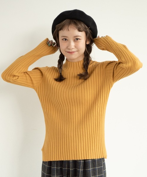 MERLOT(メルロー)の「カラーハイネックニット(ニット/セーター・レディース・アイボリー/オレンジ/グリーン/マスタード/ブラック・FREE)」の5枚目の写真