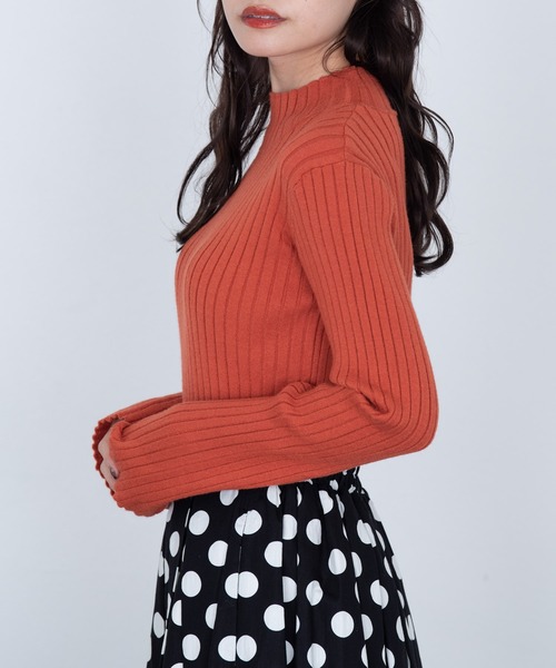 MERLOT(メルロー)の「カラーハイネックニット(ニット/セーター・レディース・アイボリー/オレンジ/グリーン/マスタード/ブラック・FREE)」の20枚目の写真