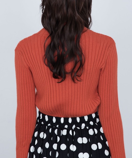 MERLOT(メルロー)の「カラーハイネックニット(ニット/セーター・レディース・アイボリー/オレンジ/グリーン/マスタード/ブラック・FREE)」の16枚目の写真