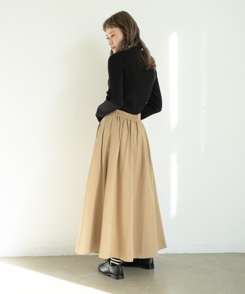 MERLOT(メルロー)の「カラーハイネックニット(ニット/セーター・レディース・アイボリー/オレンジ/グリーン/マスタード/ブラック・FREE)」の10枚目の写真