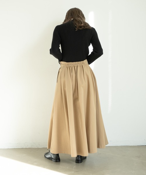 MERLOT(メルロー)の「カラーハイネックニット(ニット/セーター・レディース・アイボリー/オレンジ/グリーン/マスタード/ブラック・FREE)」の11枚目の写真