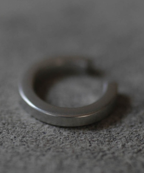 rehacer(レアセル)の「rehacer : × ANIKULAPO / Ear Cuff " flat " / アニクラポ イヤーカフ " フラット "(イヤーカフ・メンズ・シルバー・FREE)」の3枚目の写真