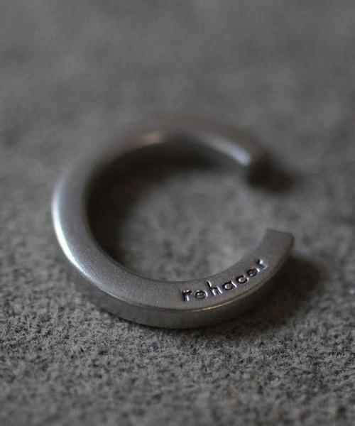rehacer(レアセル)の「rehacer : × ANIKULAPO / Ear Cuff " flat " / アニクラポ イヤーカフ " フラット "(イヤーカフ・メンズ・シルバー・FREE)」の5枚目の写真