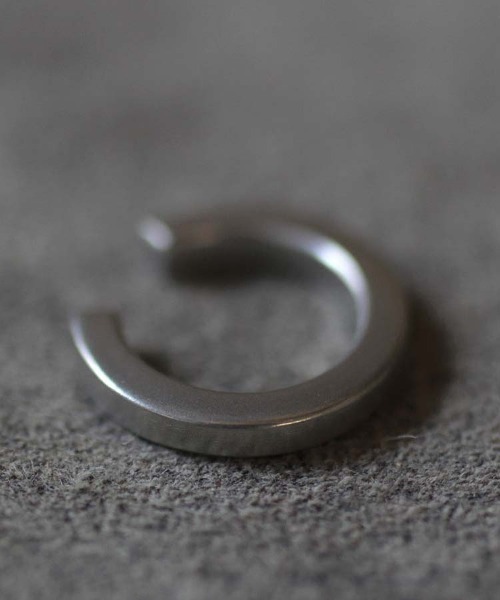 rehacer(レアセル)の「rehacer : × ANIKULAPO / Ear Cuff " flat " / アニクラポ イヤーカフ " フラット "(イヤーカフ・メンズ・シルバー・FREE)」の7枚目の写真