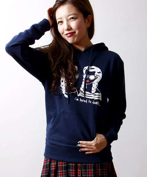 WEGO（ウィゴー）の「WEGO/ガールプリントスウェットパーカー（パーカー・レディース・アイボリー/杢グレー/ネイビー/ライトパープル・FREE）」の4枚目の写真