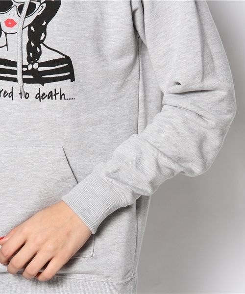 WEGO（ウィゴー）の「WEGO/ガールプリントスウェットパーカー（パーカー・レディース・アイボリー/杢グレー/ネイビー/ライトパープル・FREE）」の5枚目の写真