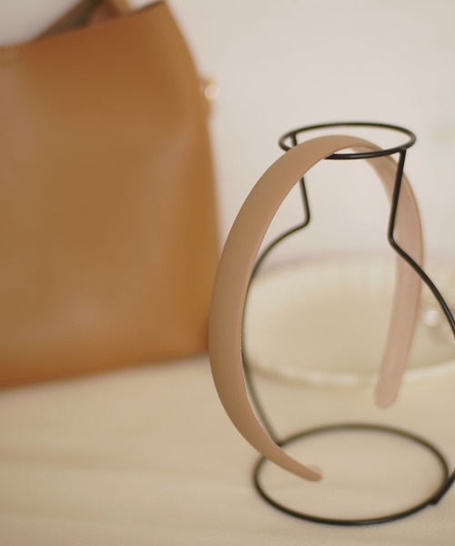 ammy.(エイミードット)の「【 ammy. / エイミードット 】 レザー スリム カチューシャ(カチューシャ・レディース・ブラウン/ベージュ/ブラック/ダークブラウン・FREE)」の4枚目の写真