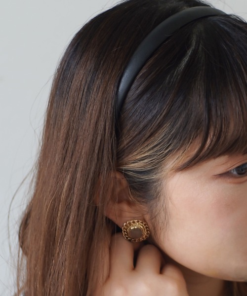 ammy.(エイミードット)の「【 ammy. / エイミードット 】 レザー スリム カチューシャ(カチューシャ・レディース・ブラウン/ベージュ/ブラック/ダークブラウン・FREE)」の9枚目の写真