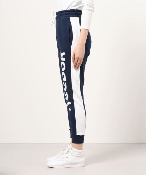 Reebok(リーボック)の「トレーニング エッセンシャルズ リニア ロゴ パンツ / Training Essentials Linear Logo Pants(スウェットパンツ・レディース・ブラック/ネイビー・SMALL/MEDIUM/LARGE/X-LARGE/X-SMALL)」の8枚目の写真