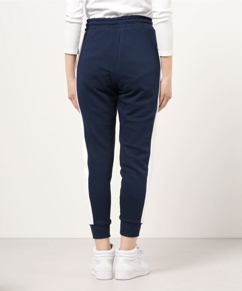 Reebok(リーボック)の「トレーニング エッセンシャルズ リニア ロゴ パンツ / Training Essentials Linear Logo Pants(スウェットパンツ・レディース・ブラック/ネイビー・SMALL/MEDIUM/LARGE/X-LARGE/X-SMALL)」の4枚目の写真