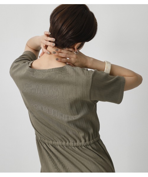 AZUL by moussy(アズールバイマウジー)の「RIB BLOUSING ONEPIECE/リブブラウジングワンピース(ワンピース・レディース・ブラック/ライトベージュ/カーキ/ダークオレンジ・MEDIUM/SMALL)」の19枚目の写真