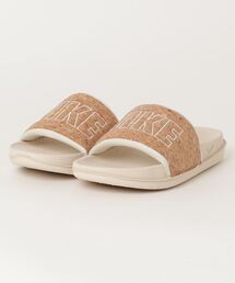 NIKE（ナイキ）の「WMNS NIKE OFFCOURT SLIDE SE　CT0624-200（サンダル・メンズ）」