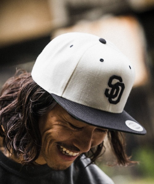 URBAN ISLAND SOCIETY（アーバンアイランドソサエティ）の「【URBAN ISLAND SOCIETY（アーバンアイランドソサエティ））３DBASE CAP（キャップ・メンズ・ホワイト/ブラック/グレー/レッド/オレンジ・FREE）」の2枚目の写真