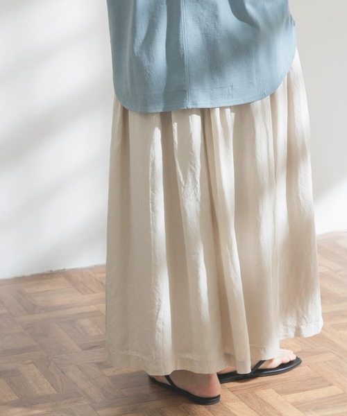 FORK&SPOON（フォークアンドスプーン）の「FORK&SPOON　リネン混ランダムタックスカート（スカート・レディース・チャコールグレー/ホワイト系その他/ブルー・ONE）」の6枚目の写真