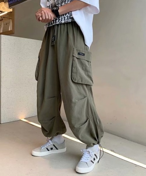 MGV(エムジーヴィー)の「ワイドポケットスピンドルカーゴパンツ(カーゴパンツ・メンズ・ホワイト/ブラック/カーキ・MEDIUM/LARGE/X-LARGE)」の3枚目の写真