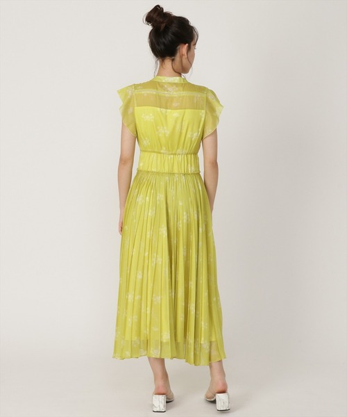 REDYAZEL（レディアゼル）の「シアーピンタックプリーツワンピース（ワンピース・レディース・イエロー/グレー/ネイビー/ミント・SMALL/MEDIUM）」の6枚目の写真