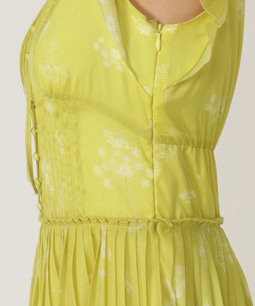 REDYAZEL（レディアゼル）の「シアーピンタックプリーツワンピース（ワンピース・レディース・イエロー/グレー/ネイビー/ミント・SMALL/MEDIUM）」の9枚目の写真